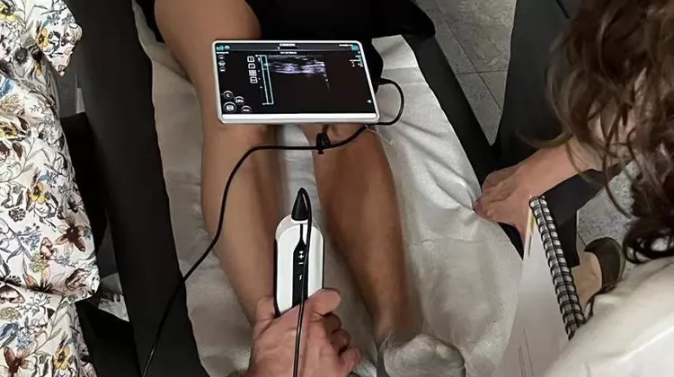 Portable Therapeutic Ultrasound Machine Physical Therapy for Pain Relief -  China Therapeutic Ultrasound Machine Portable, Therapeutic Ultrasound  Machine